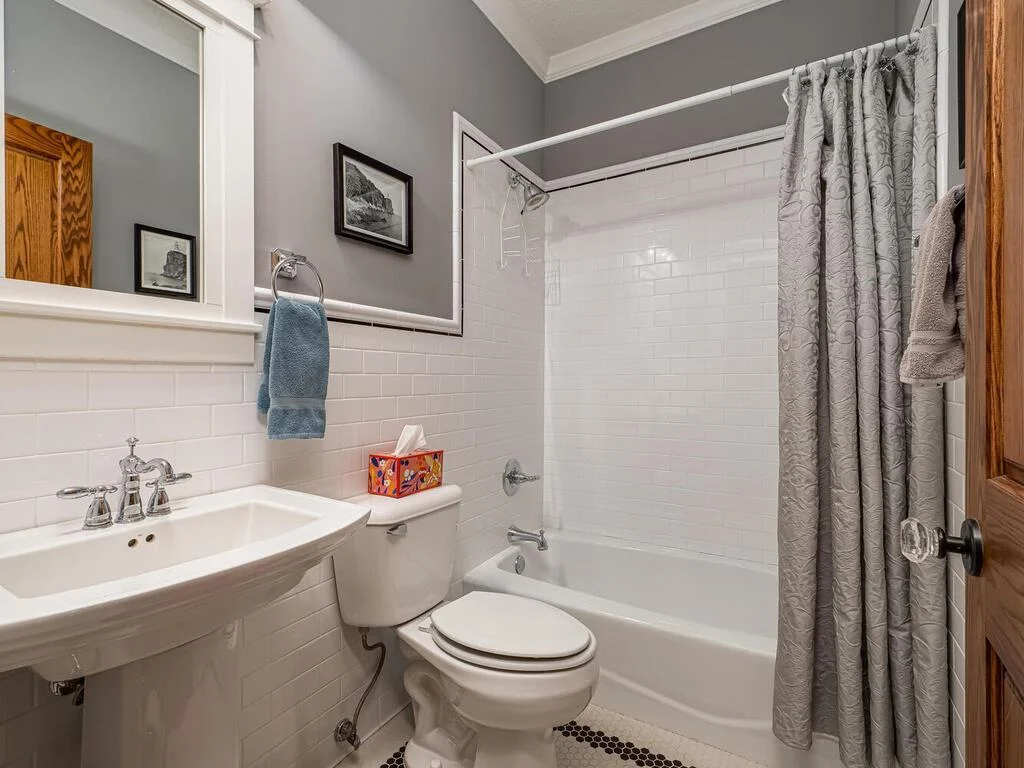 Main level full bath