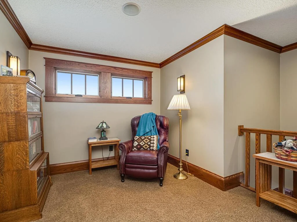 Upper level sitting area