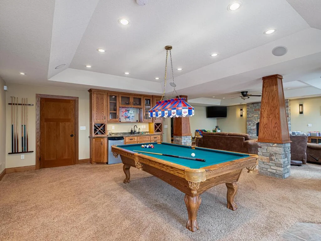 Bonus room with wet bar
