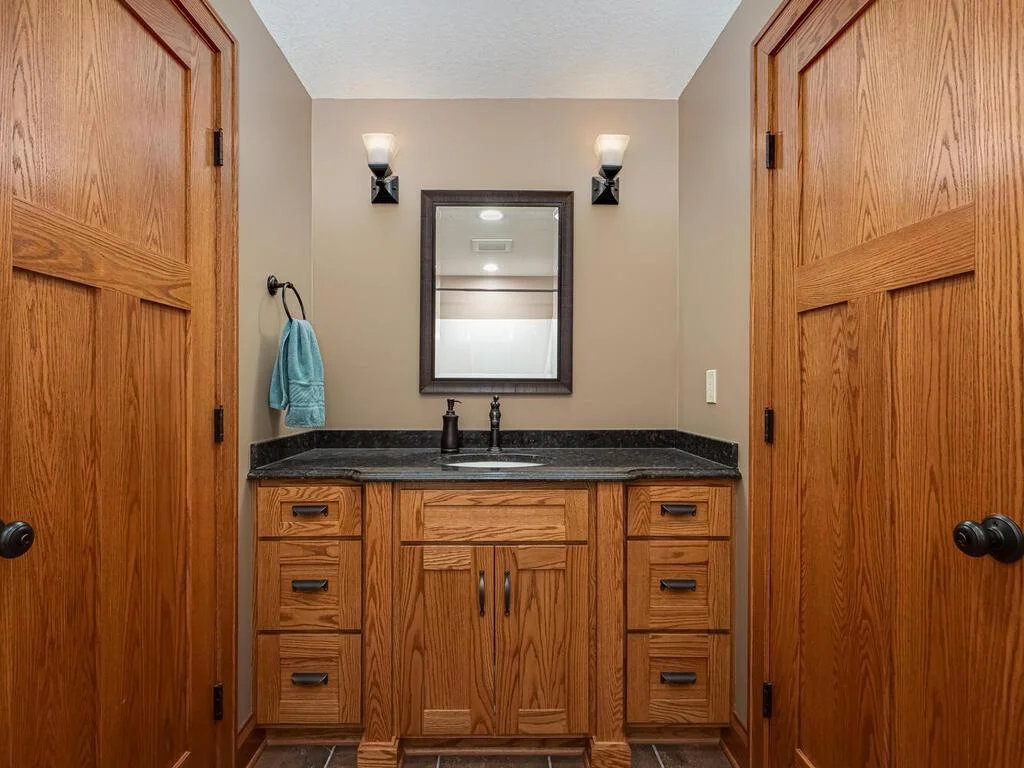 Lower level jack and jill full bath