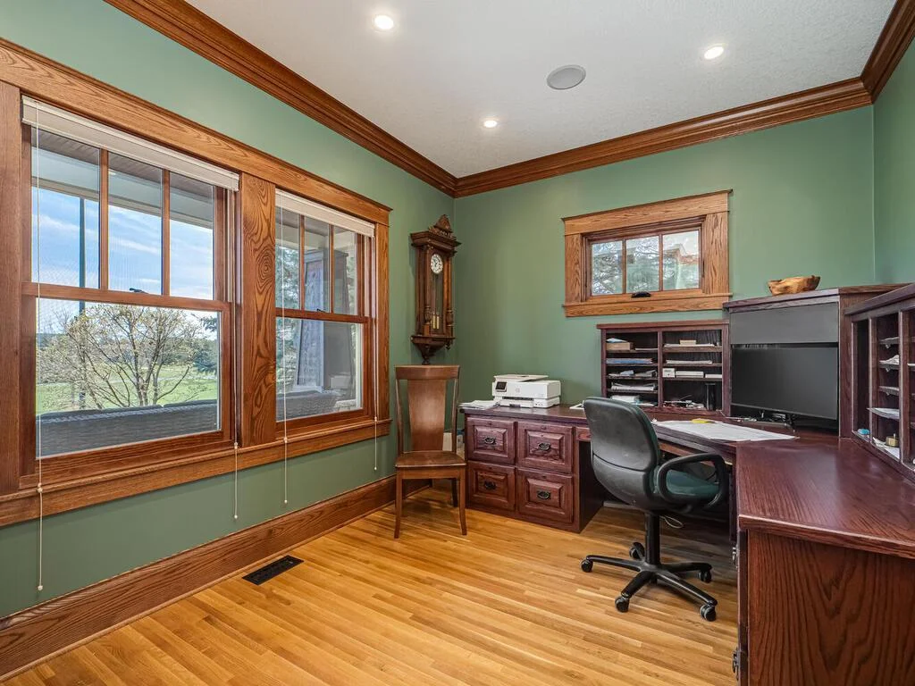 Main level office