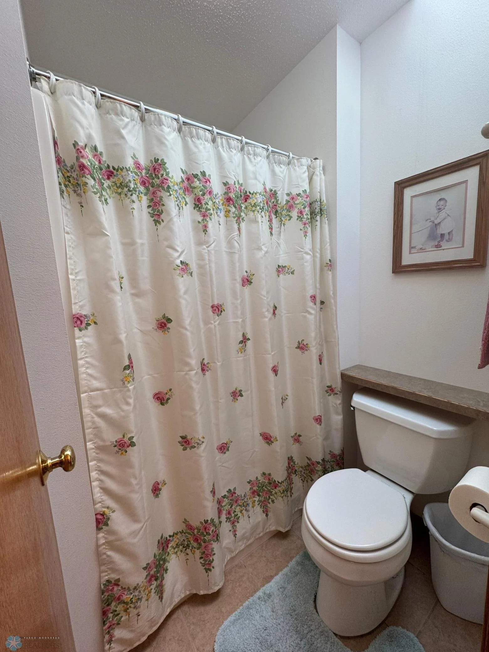 Private Bath (Skylight in Area)