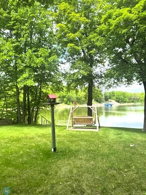 Enjoy the swing overlooking the serene lakeviews! (Swing Included)