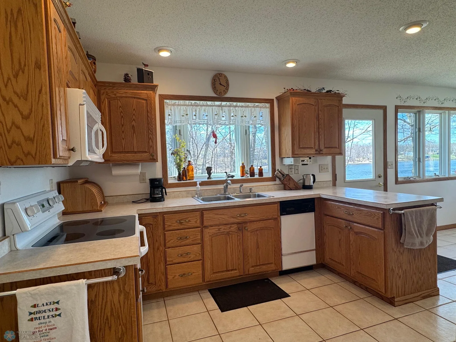 Kitchen - Bright & Airy!