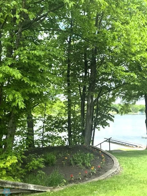 Flower Gardent to Lake