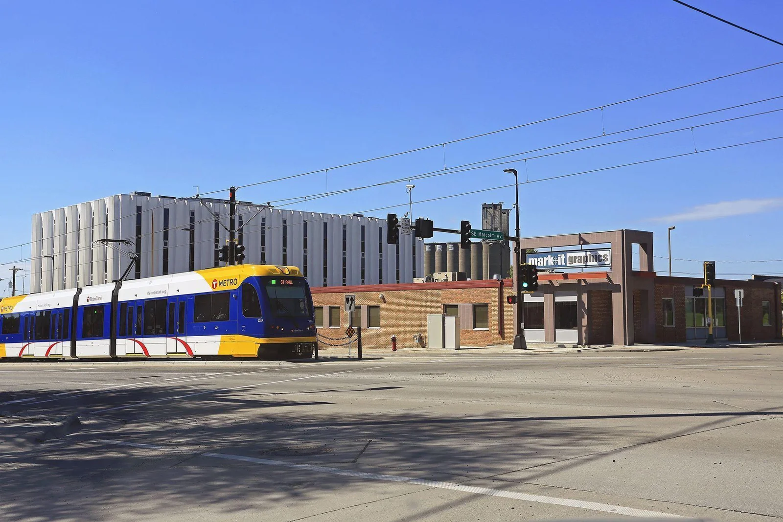 Convenient to U of M and light rail.