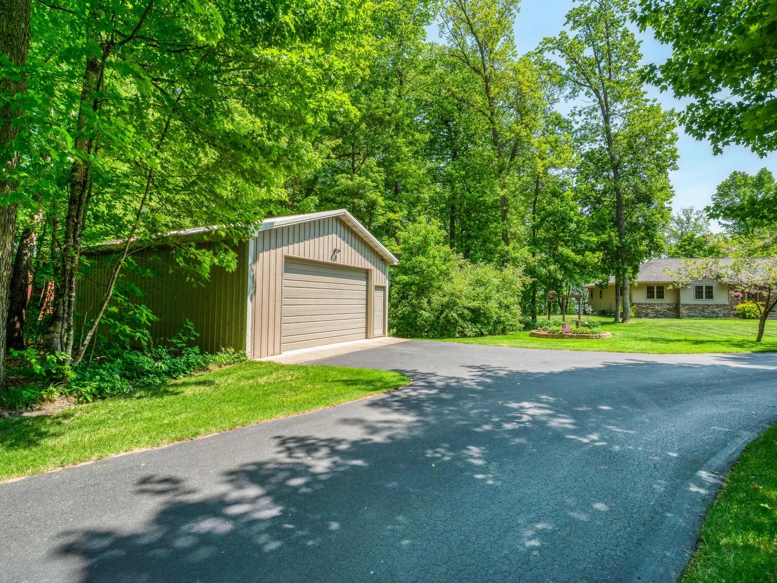 Detached garage