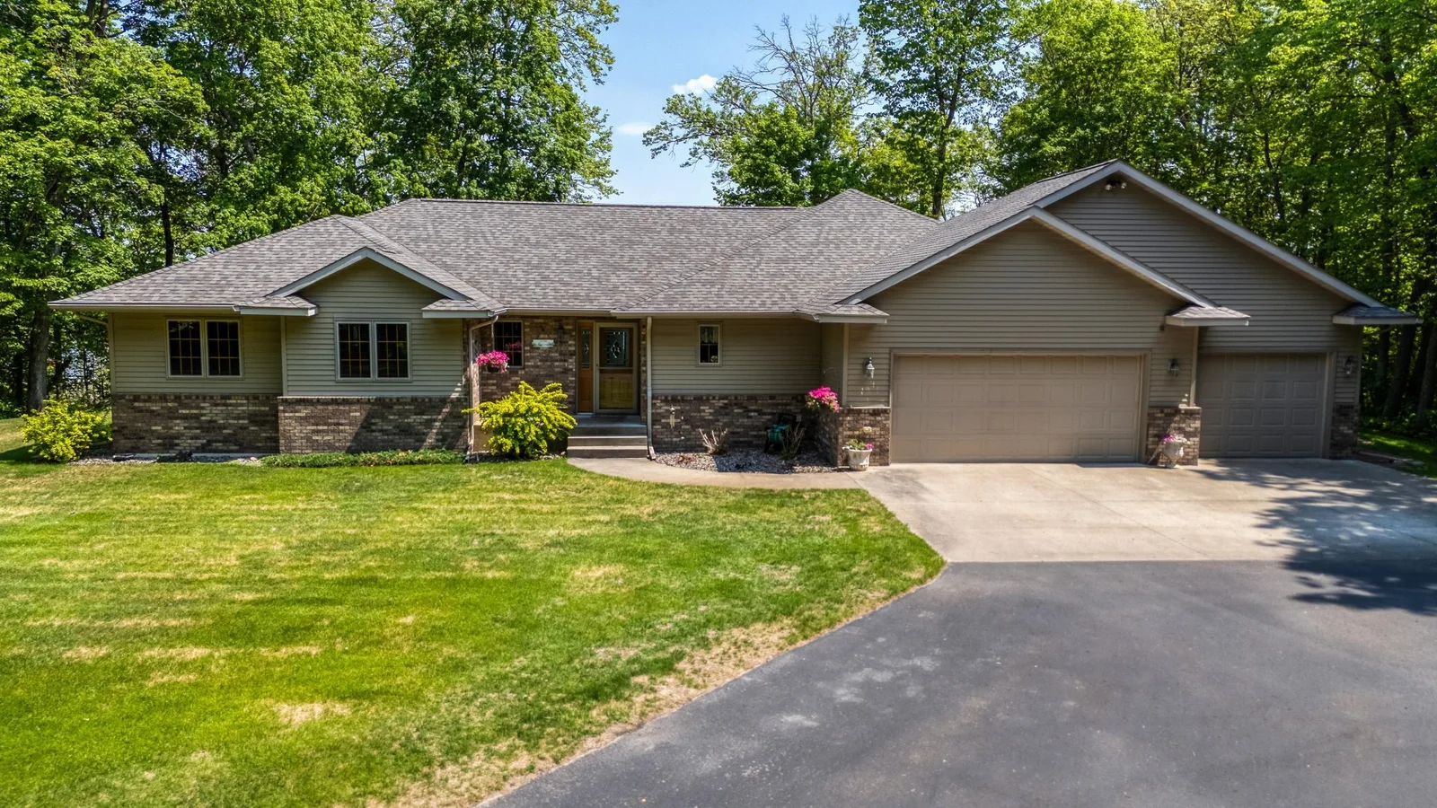 Front entrance driveway