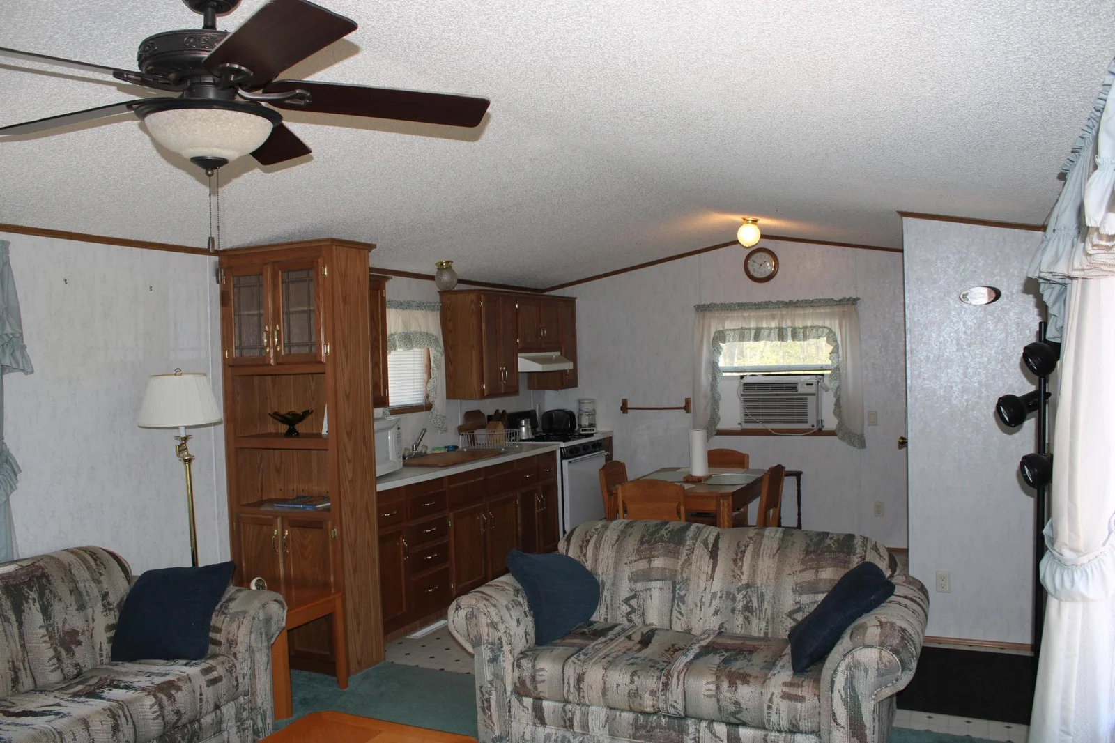 Living room to Kitchen/Dining