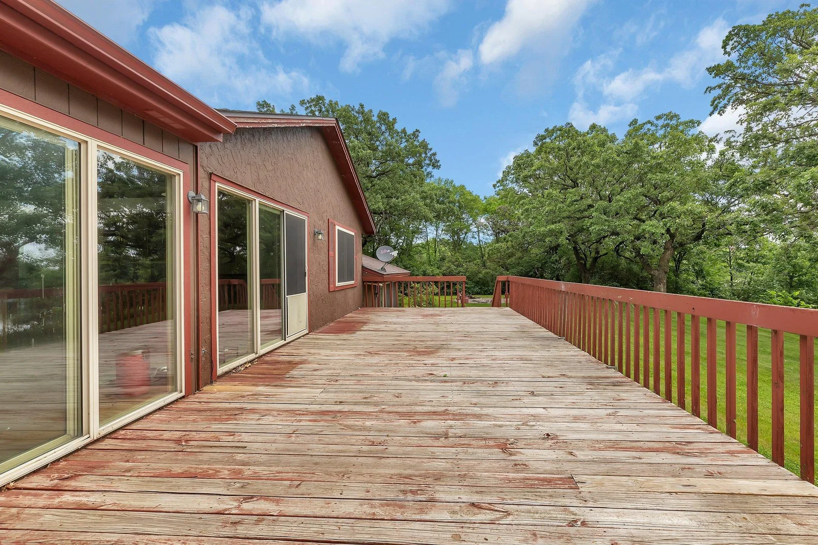 Large Deck - lakeside