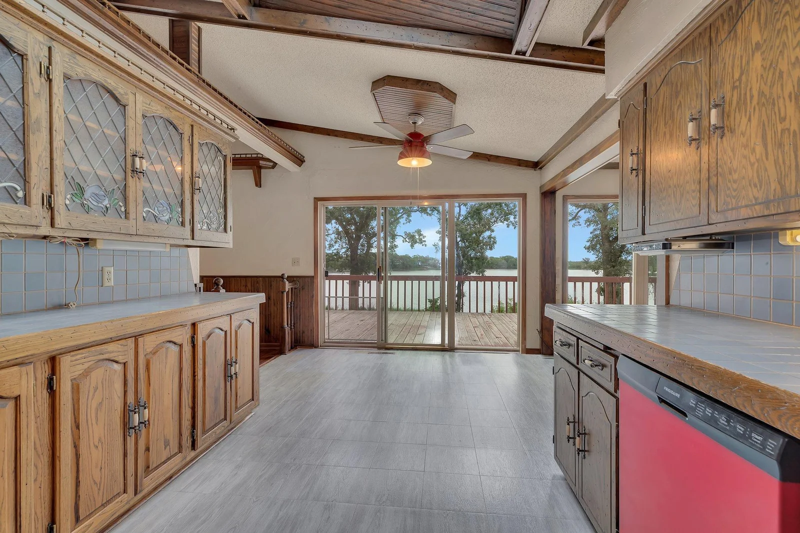 Kitchen & Dining