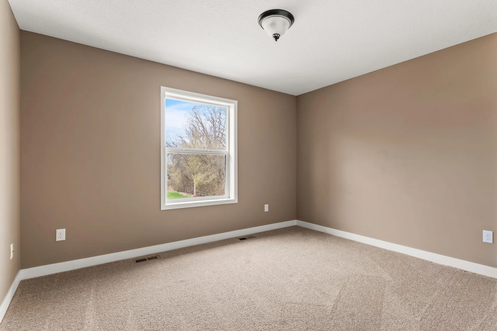 4 bedrooms on upper level