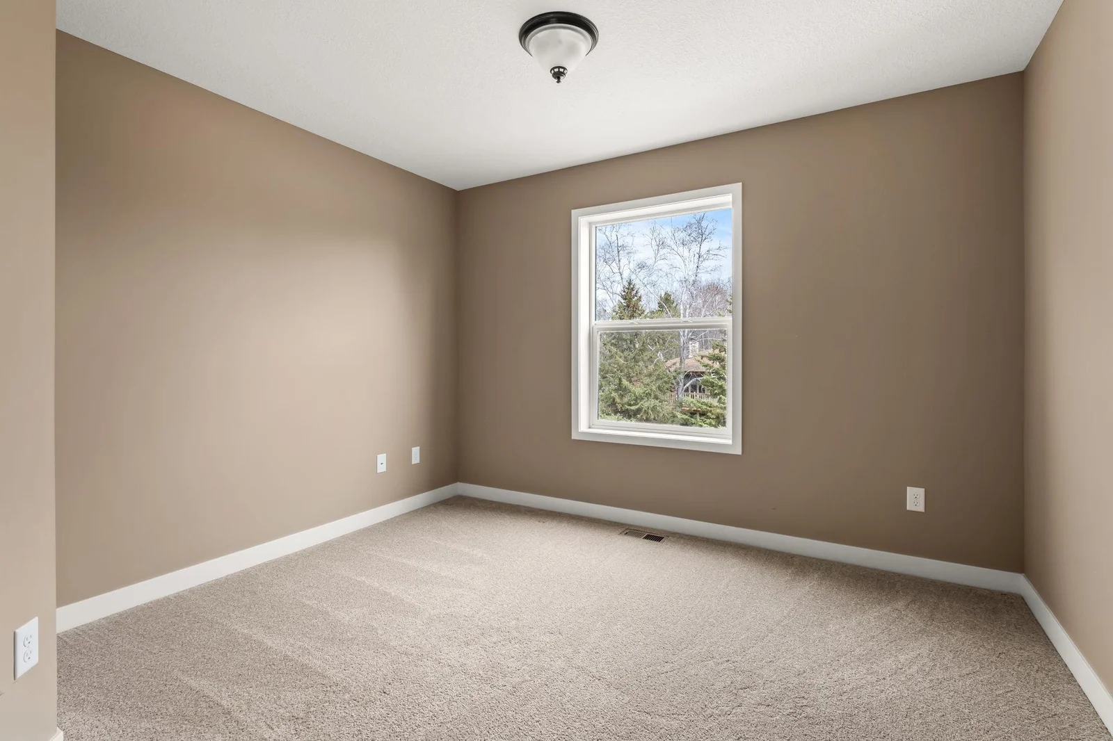 4 bedrooms on upper level