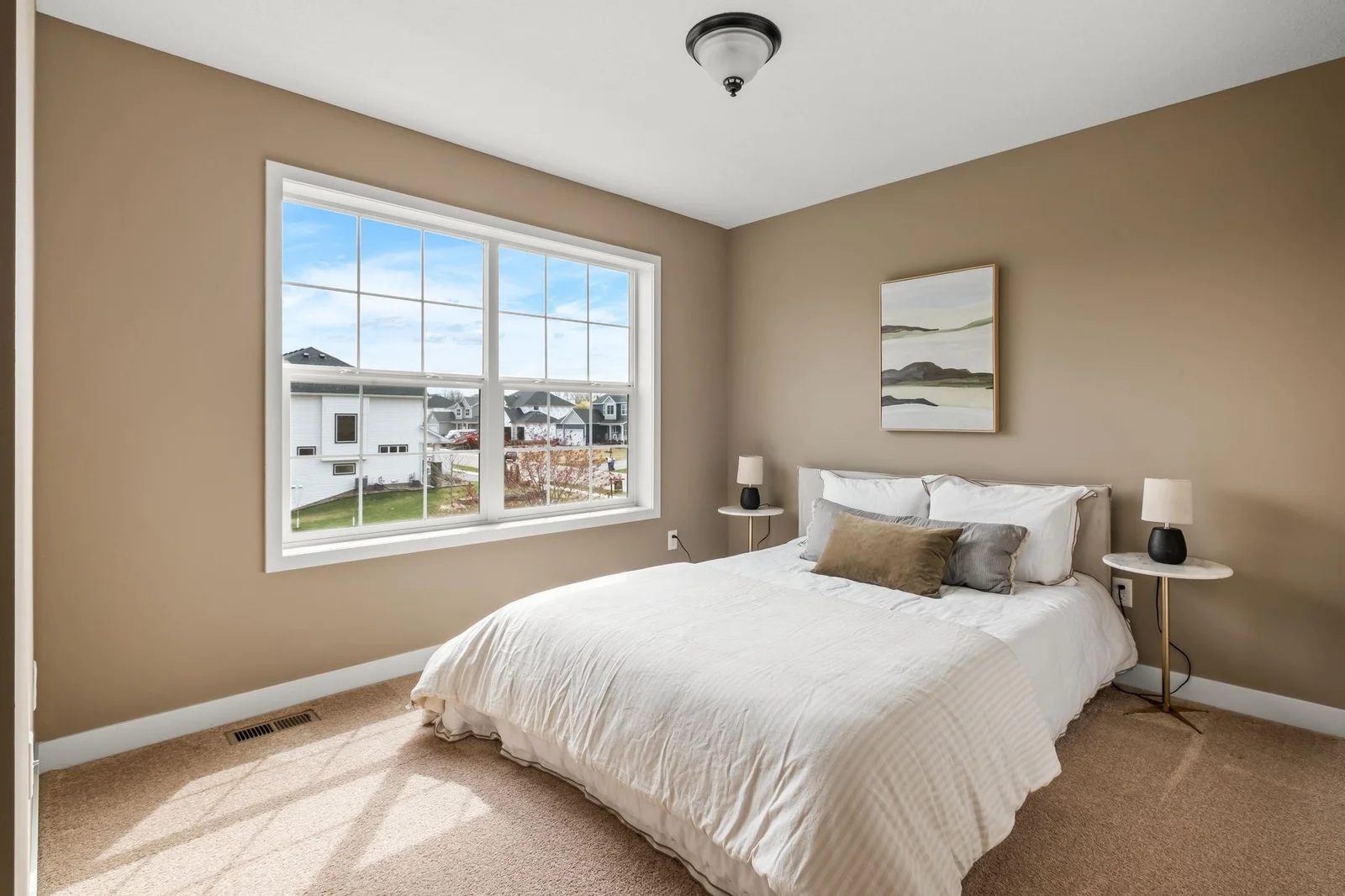 4 bedrooms on upper level