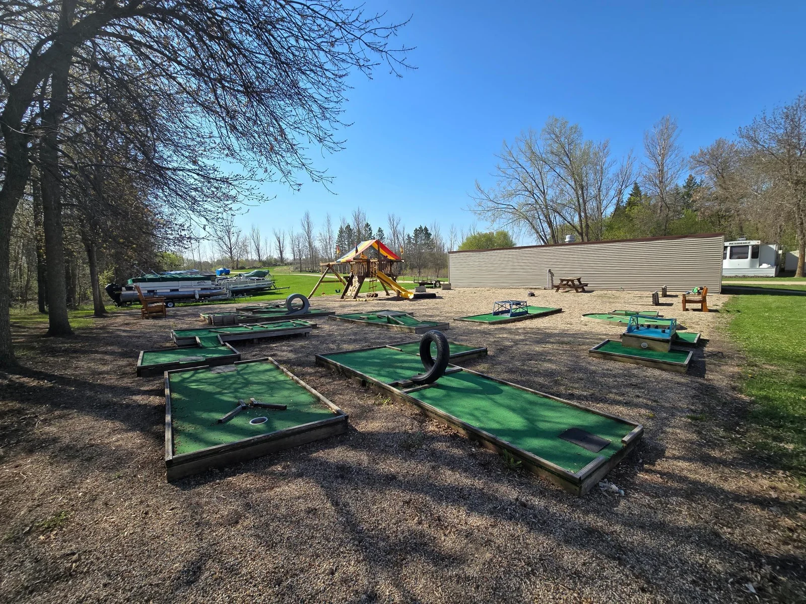 Mini Golf & Play Ground