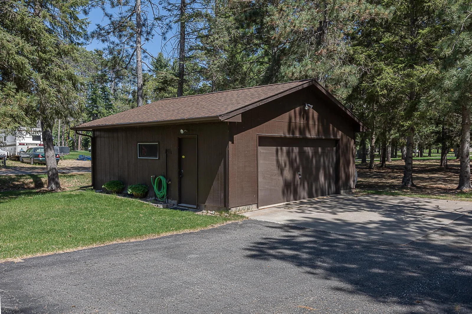 Detached garage