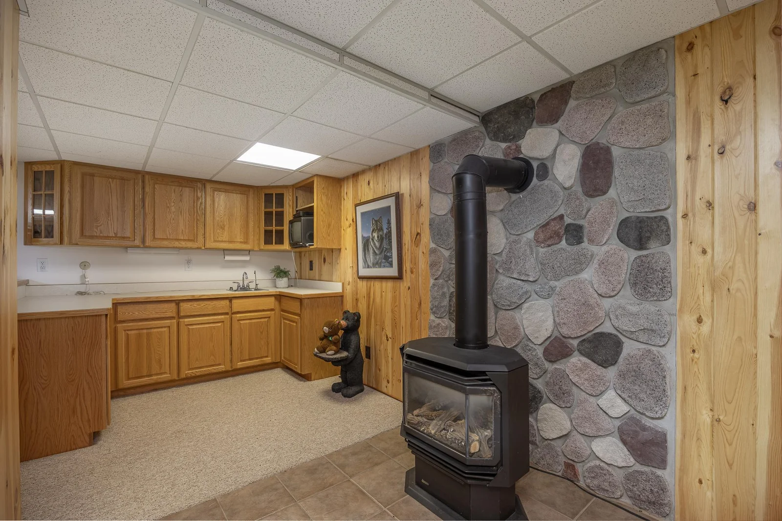 Lower level kitchen.