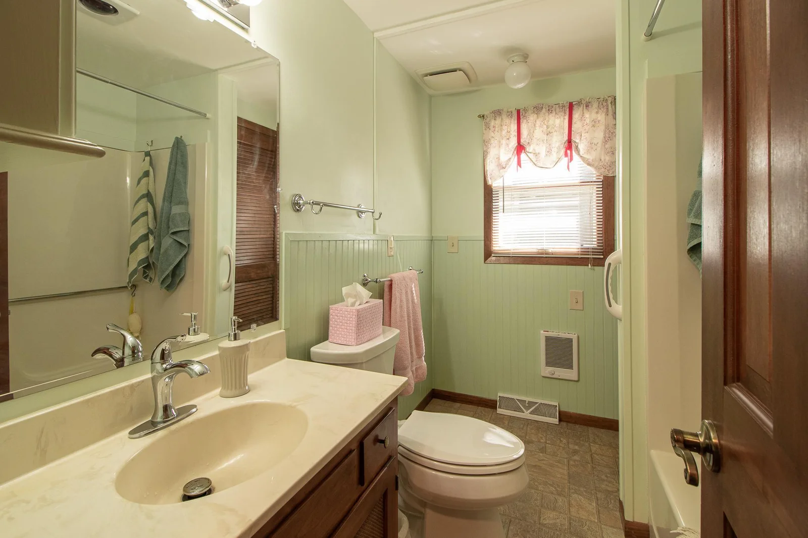 Full bath across from laundry