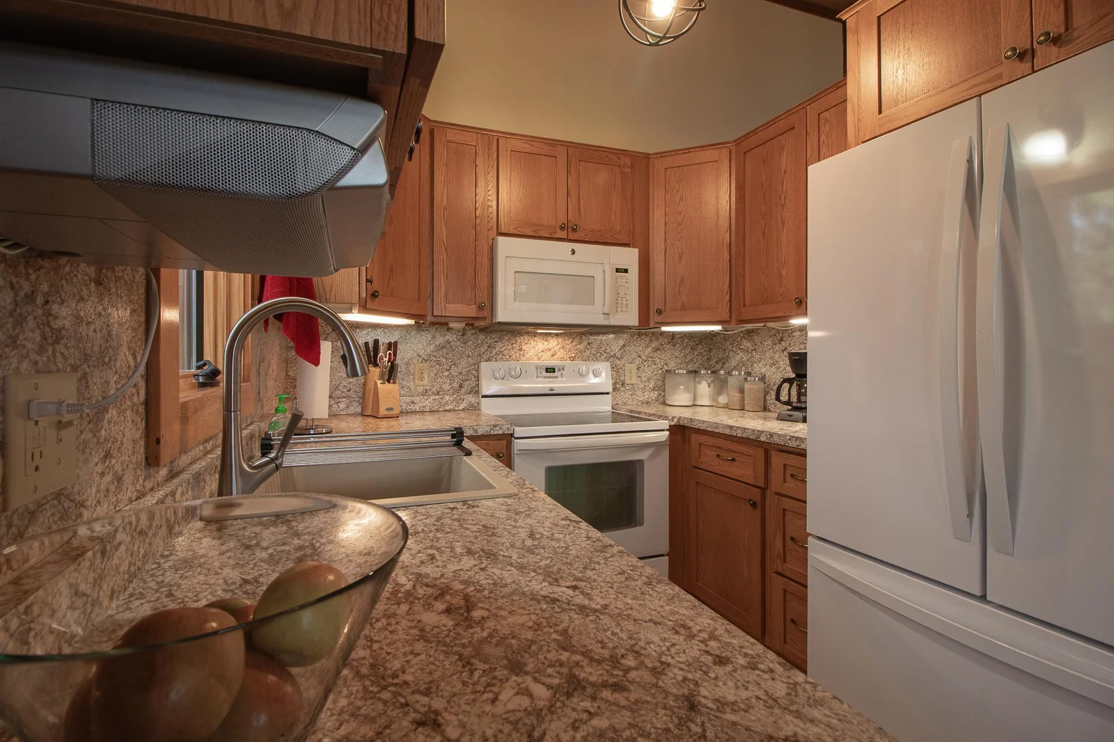 Plenty of counter space - oak cabinets