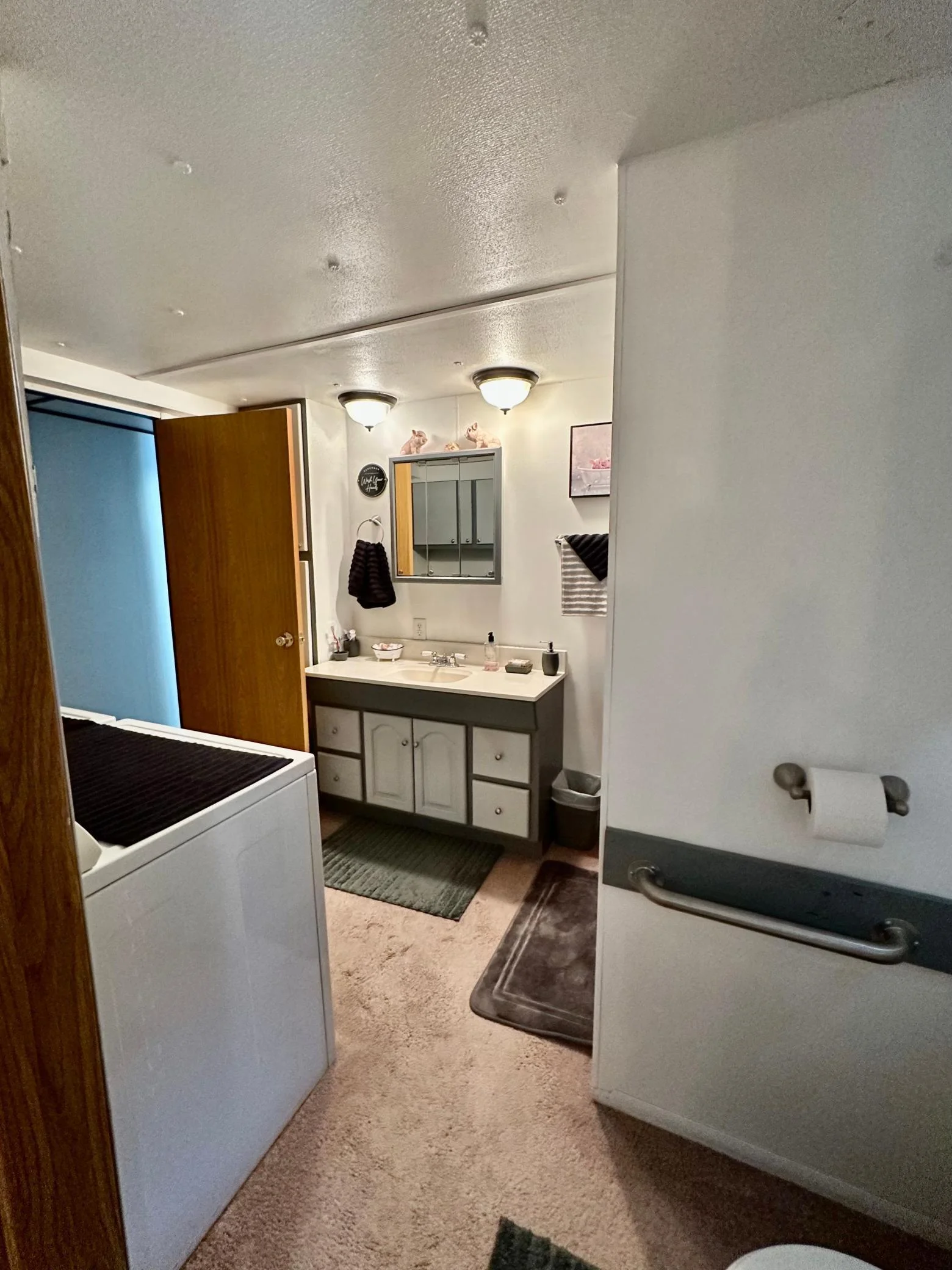 Utility Bath 2.jpeg