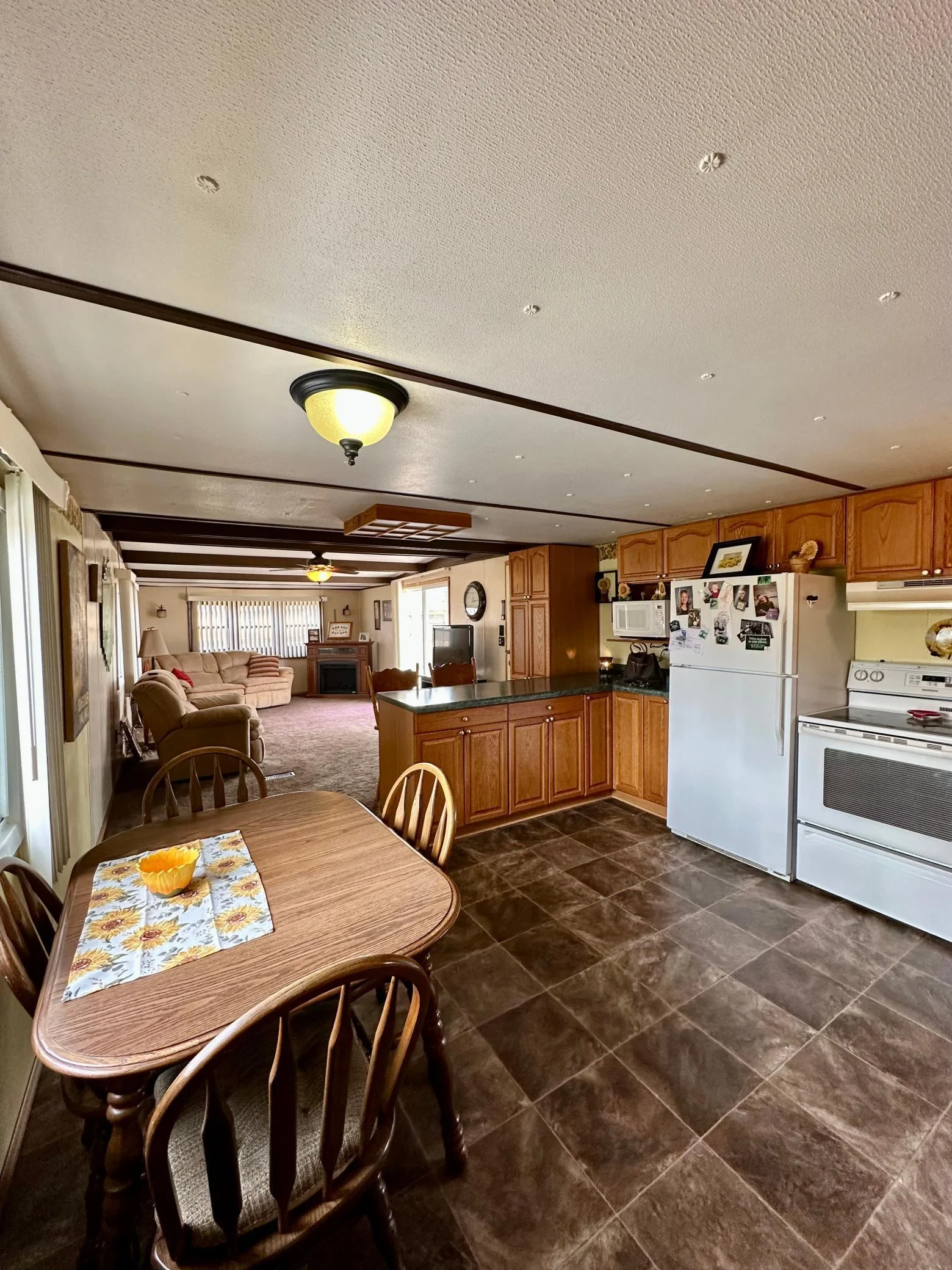 Kitchen 2.jpeg