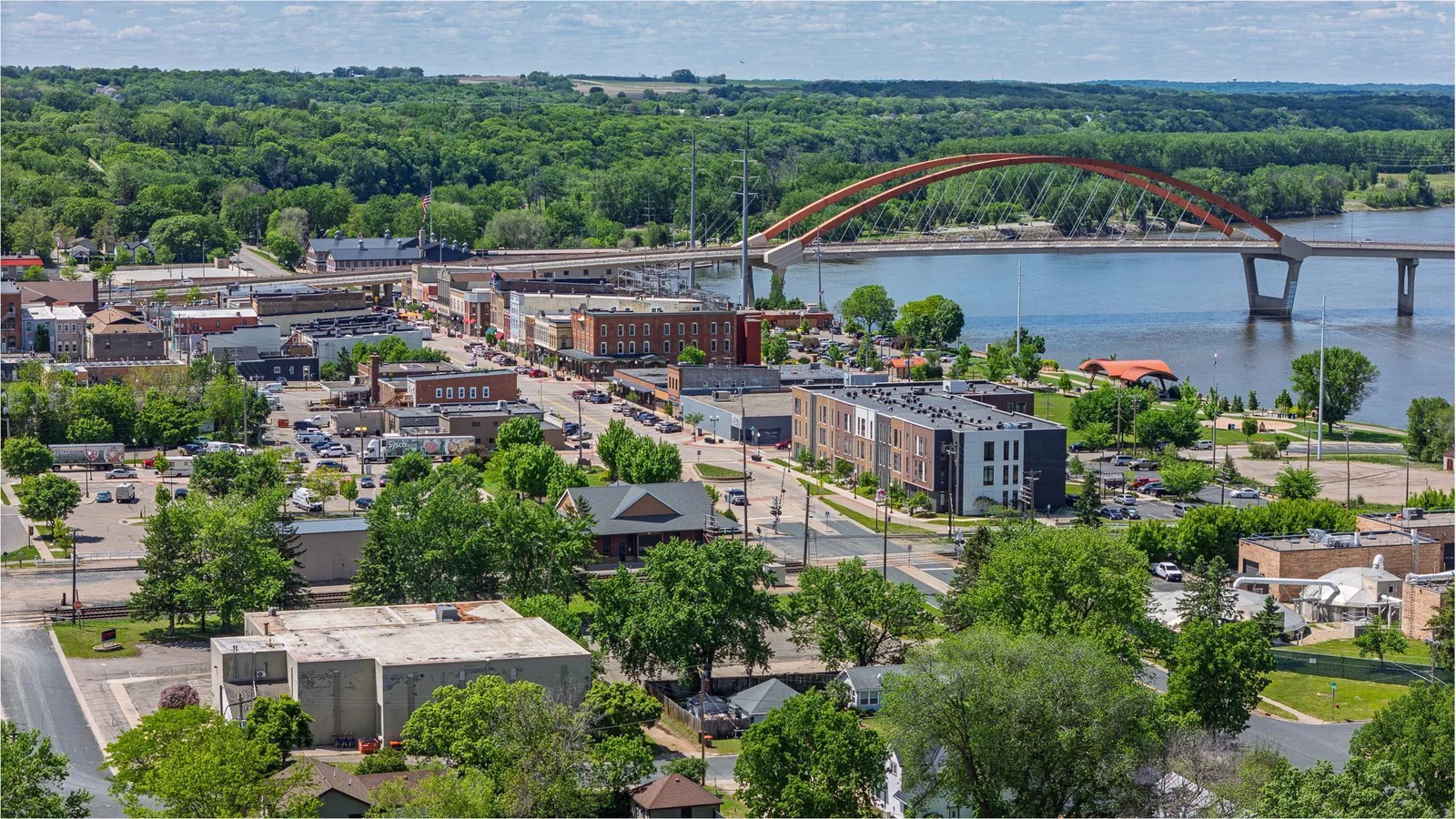 Two minutes to downtown historic Hastings—home to shops, restaurants, and Rivertown events