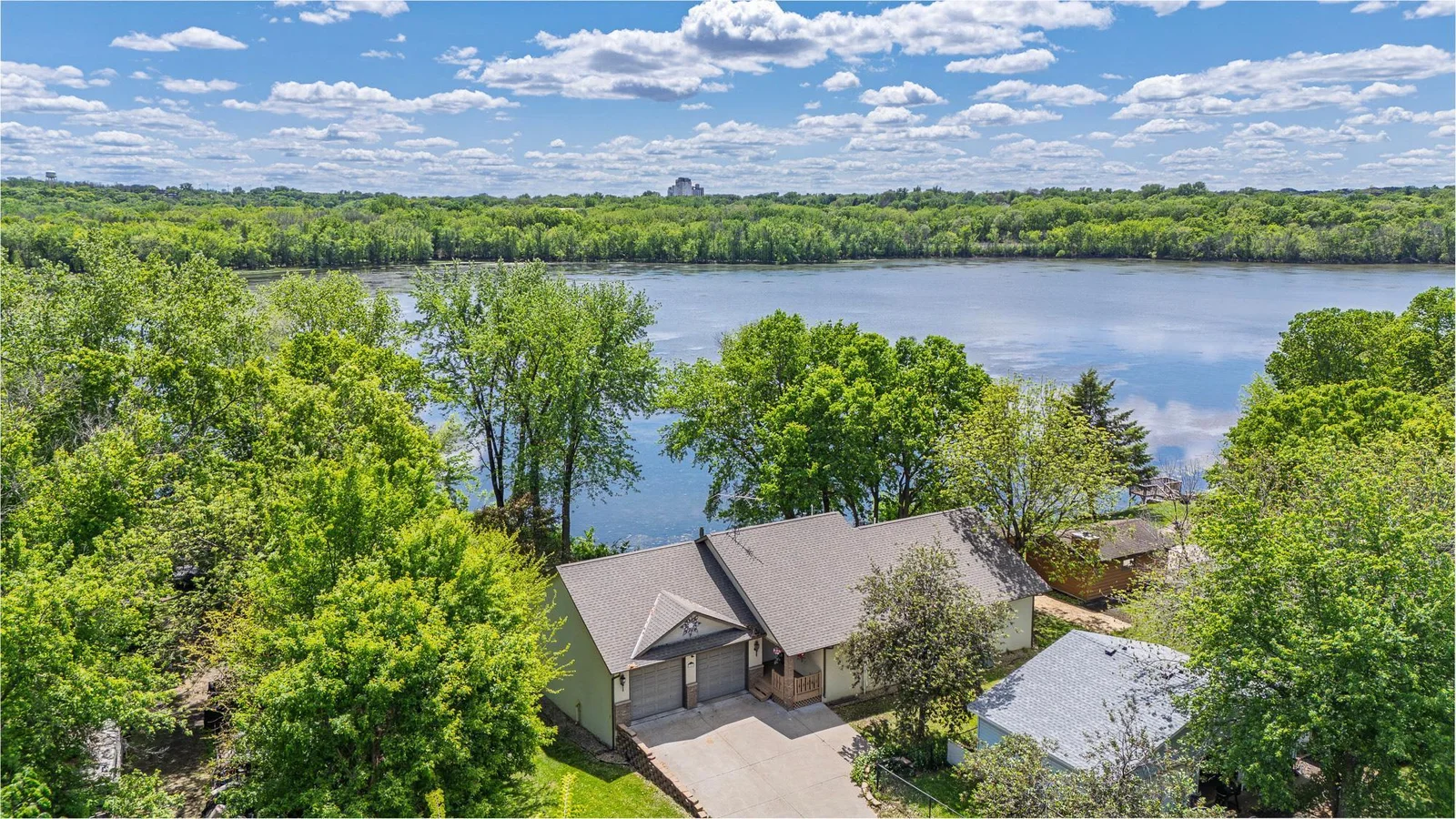 Welcome to the Lake Life!