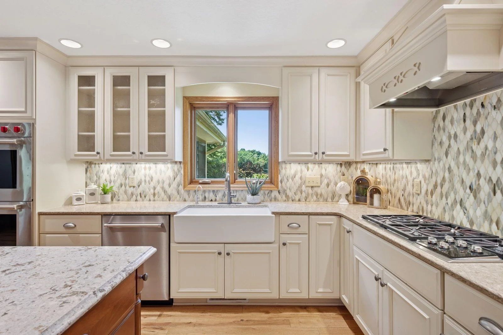 Incredible kitchen with high end appliances, granite counter tops and stone herringbone backsplashes sure to impress any chef!