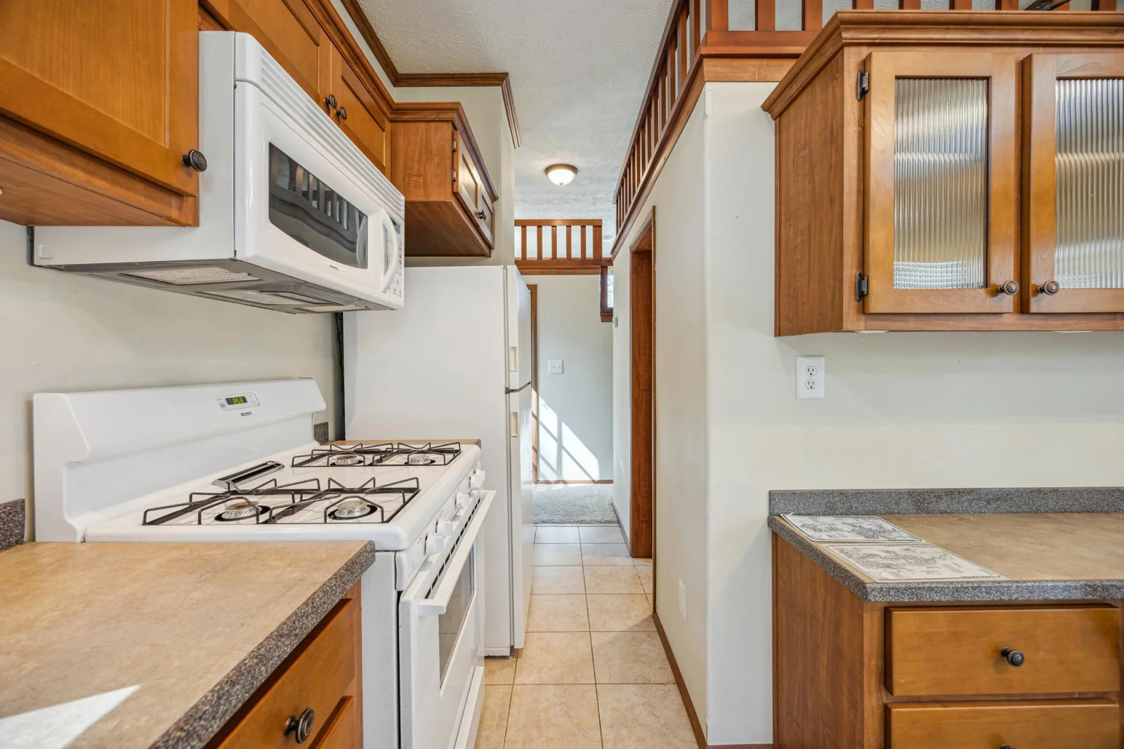 A range, refrigerator and microwave!