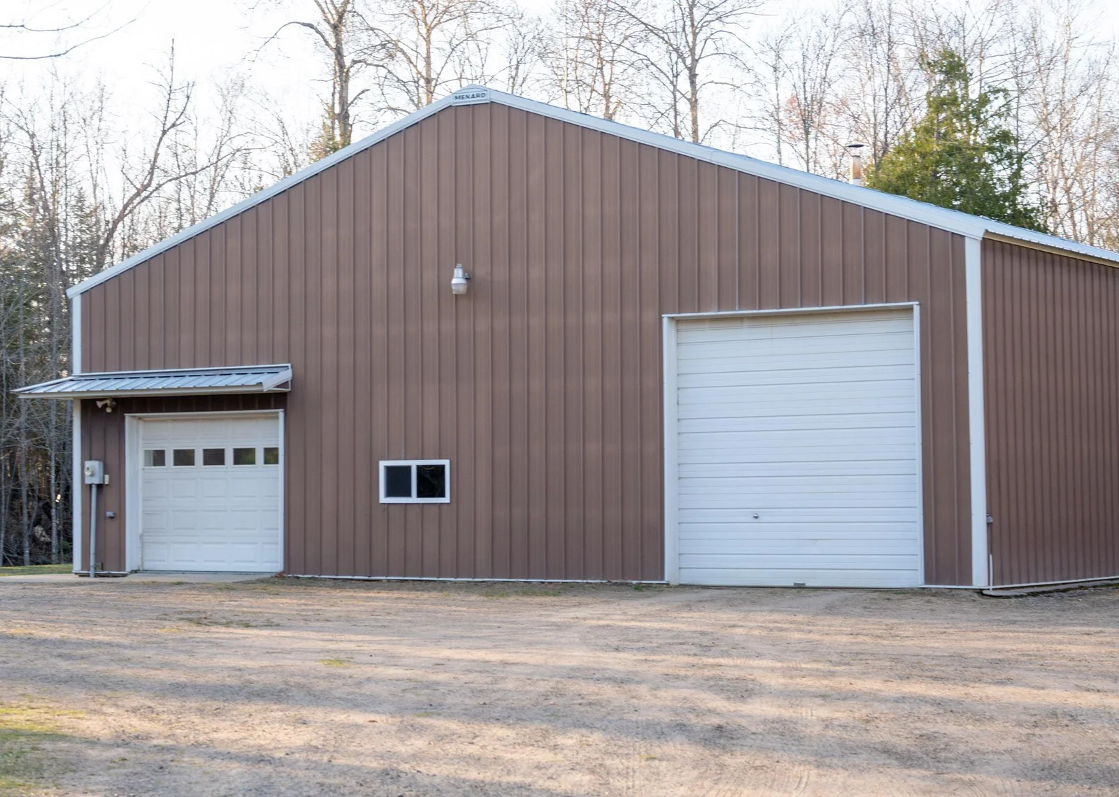 Detached Garage/ Shop