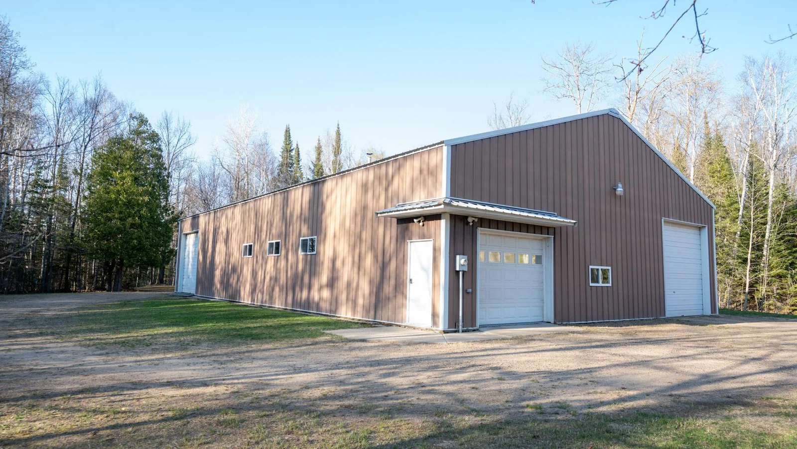 Detached Garage/ Shop