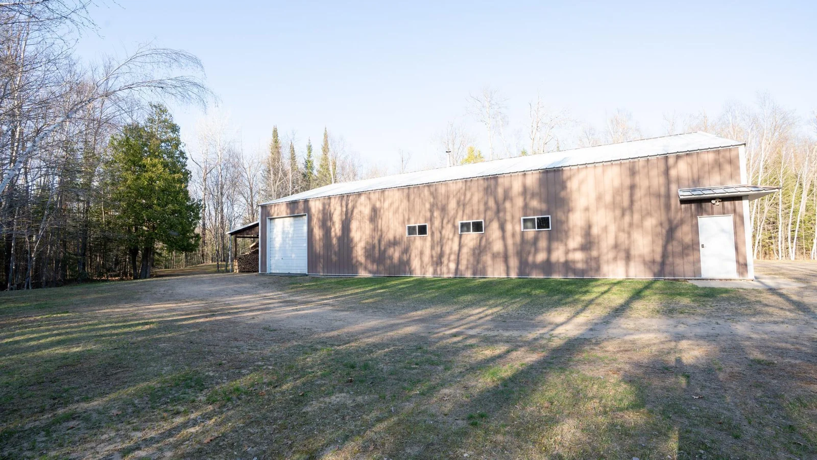Detached Garage/ Shop