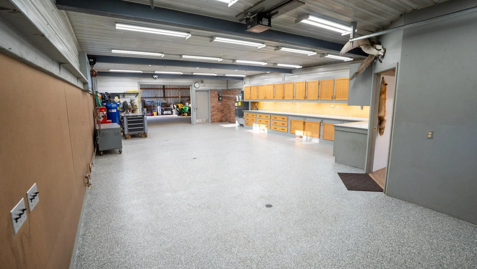 Detached Garage/ Shop
