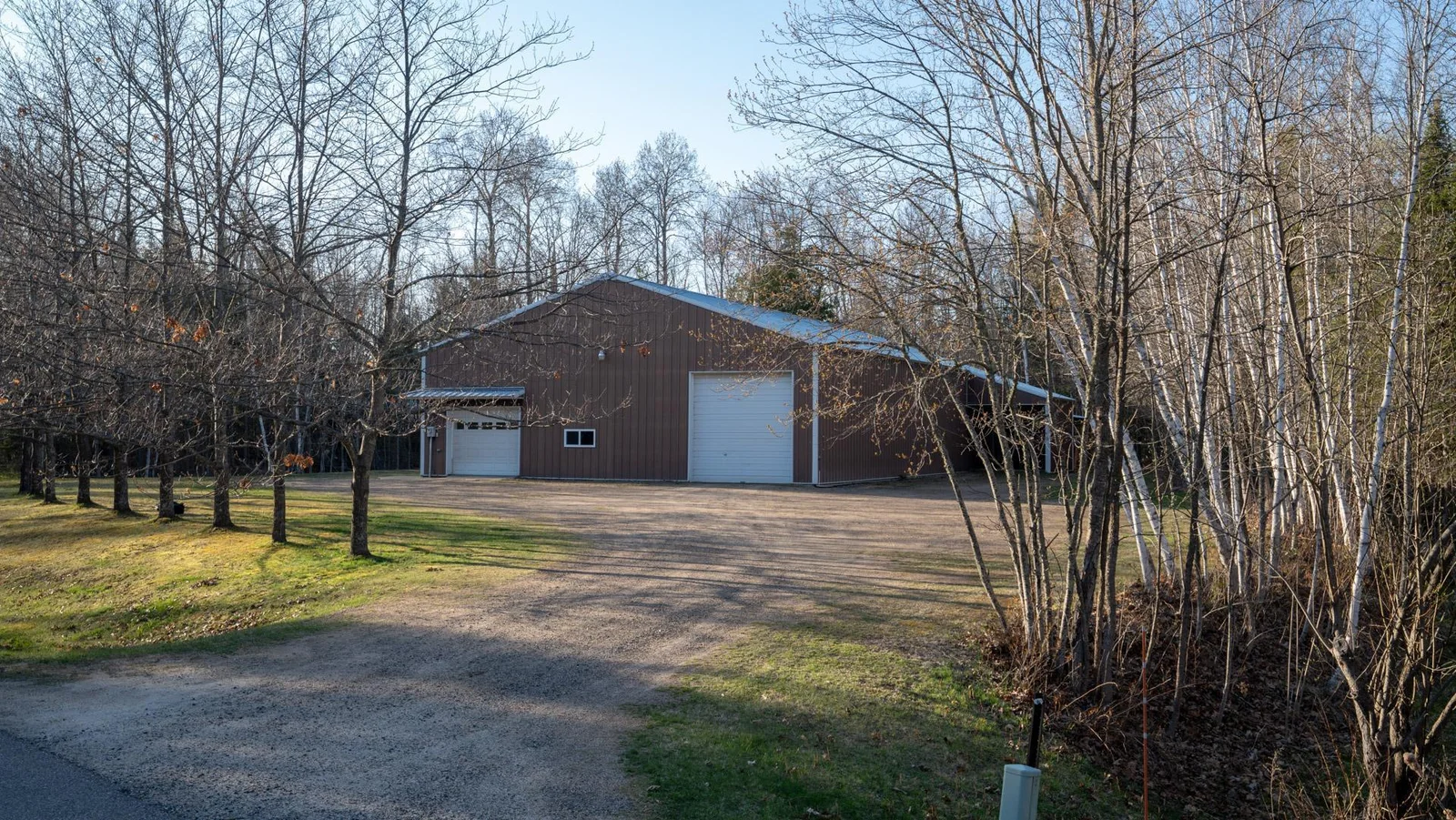 Detached Garage/ Shop