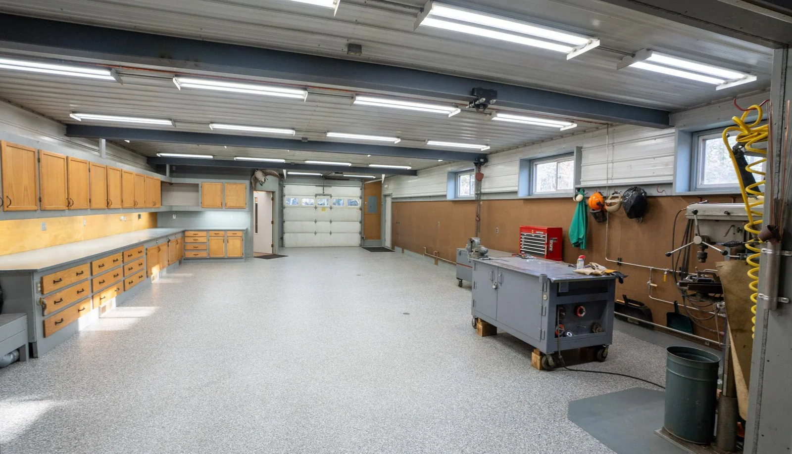 Detached Garage/ Shop