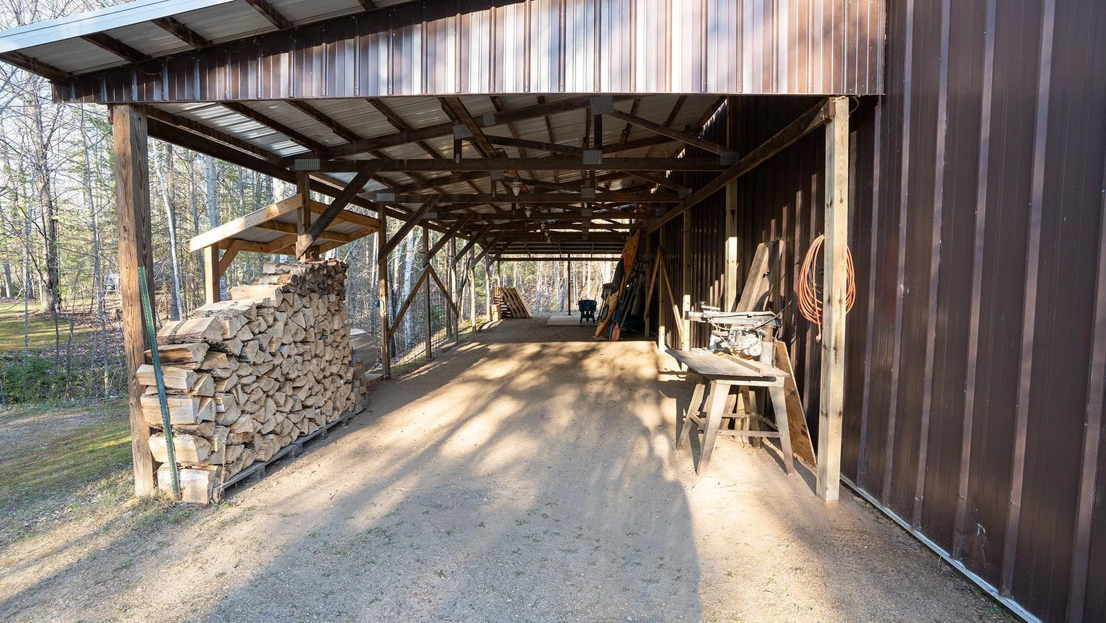 Detached Garage/ Shop