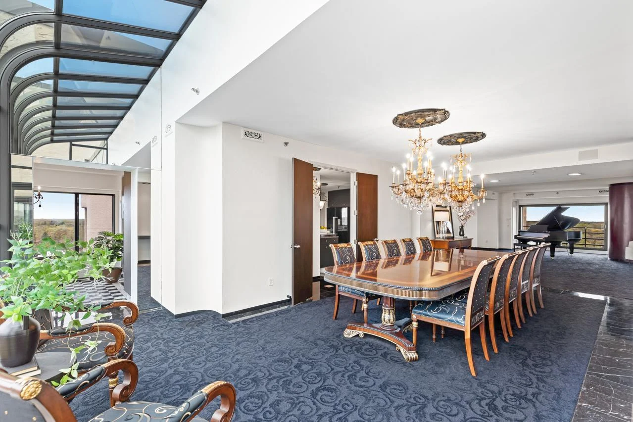 Formal Dining Room - With easy access to Kitchen