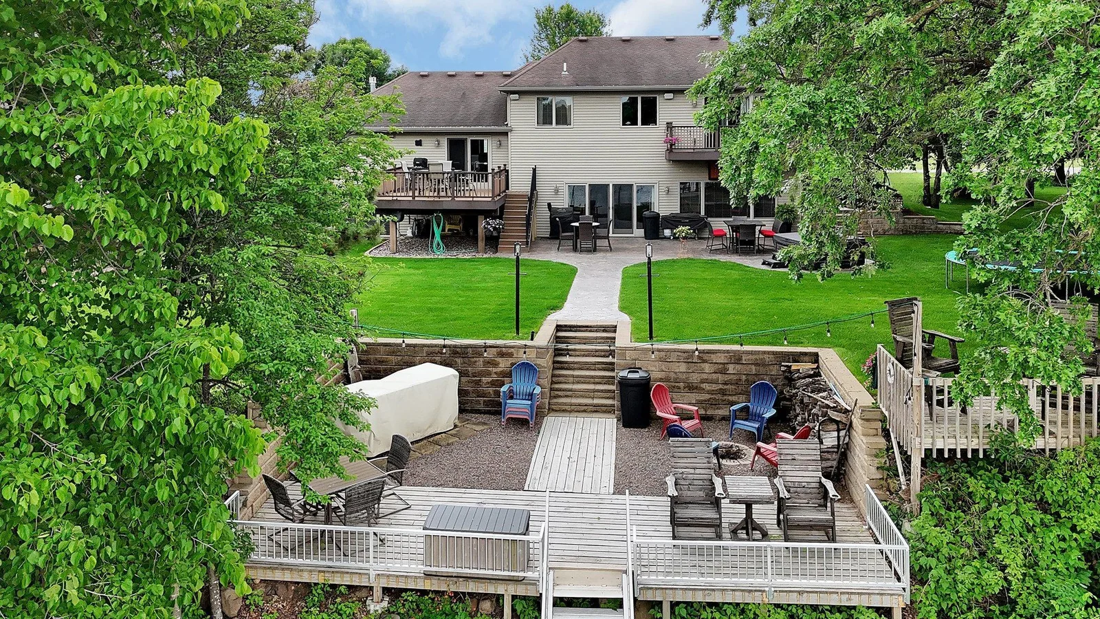 Sit amongst your guests and enjoy a bonfire.