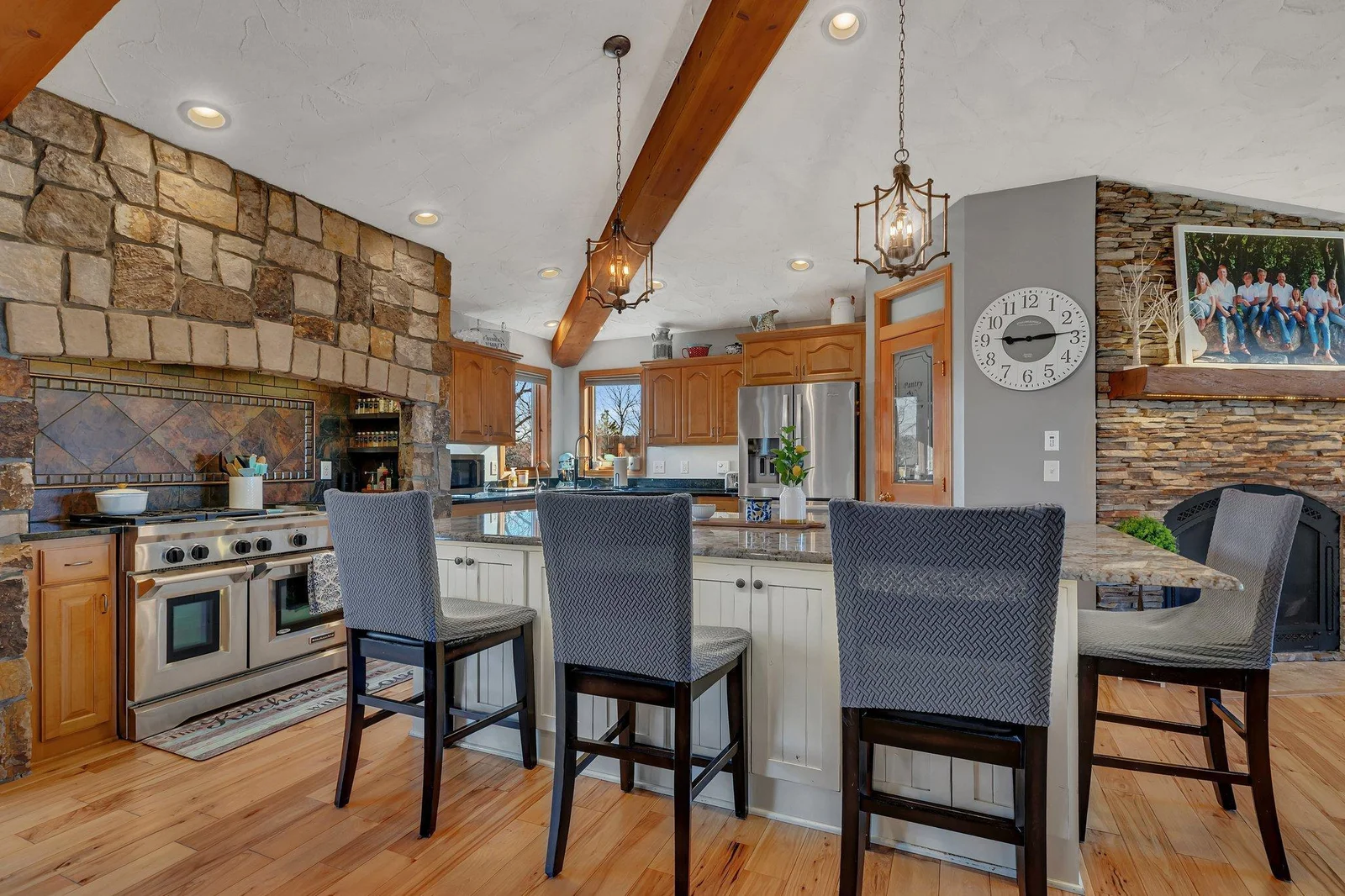 Breakfast bar for everyday use.   See corner pantry.