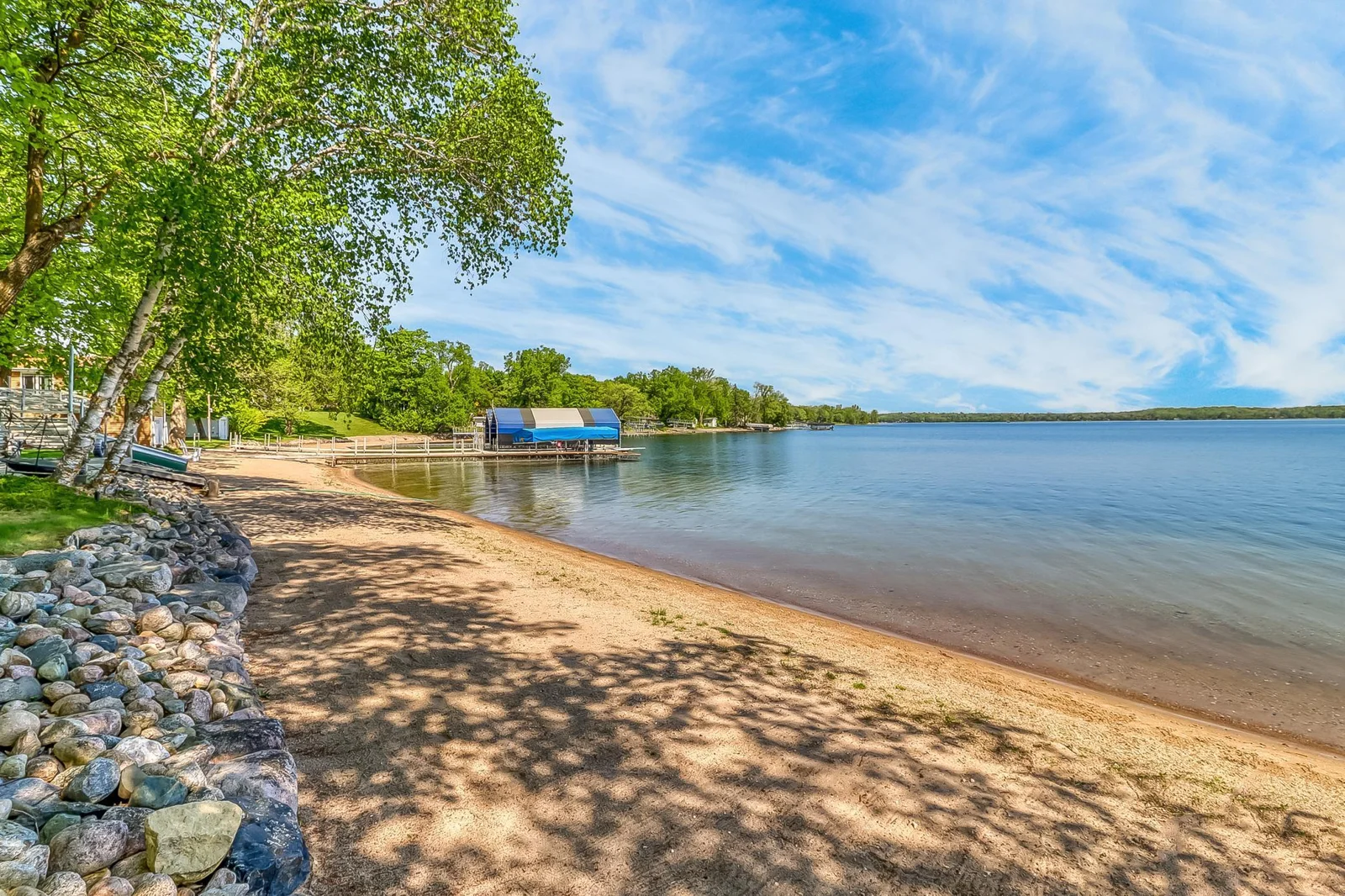 Exterior_lake1