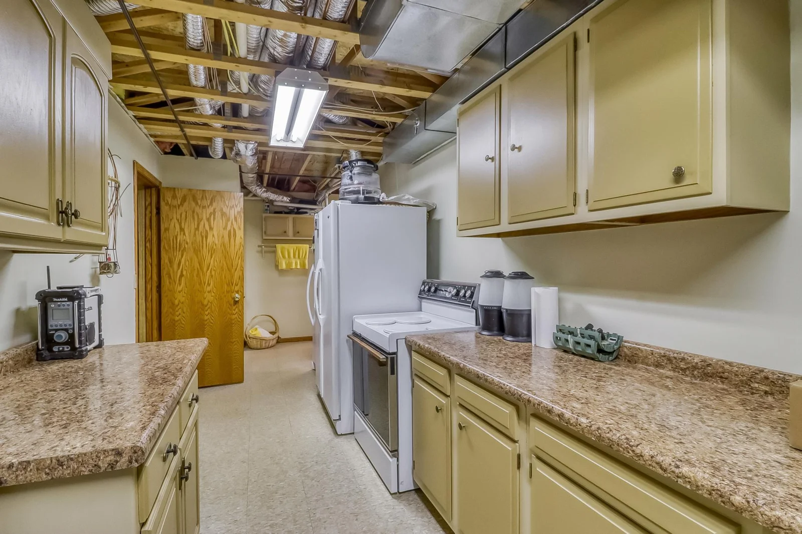 Basement Kitchenette1_1.jpg