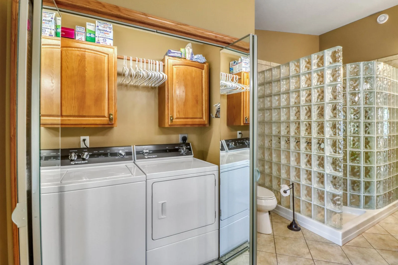 Primary Bath/Laundry