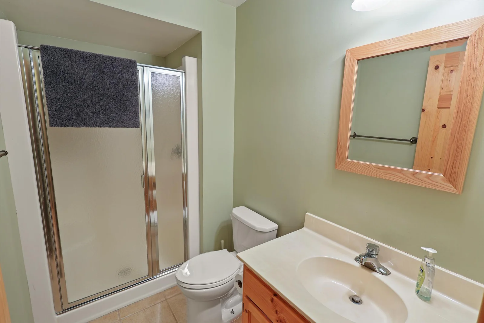Main floor 3/4 bath