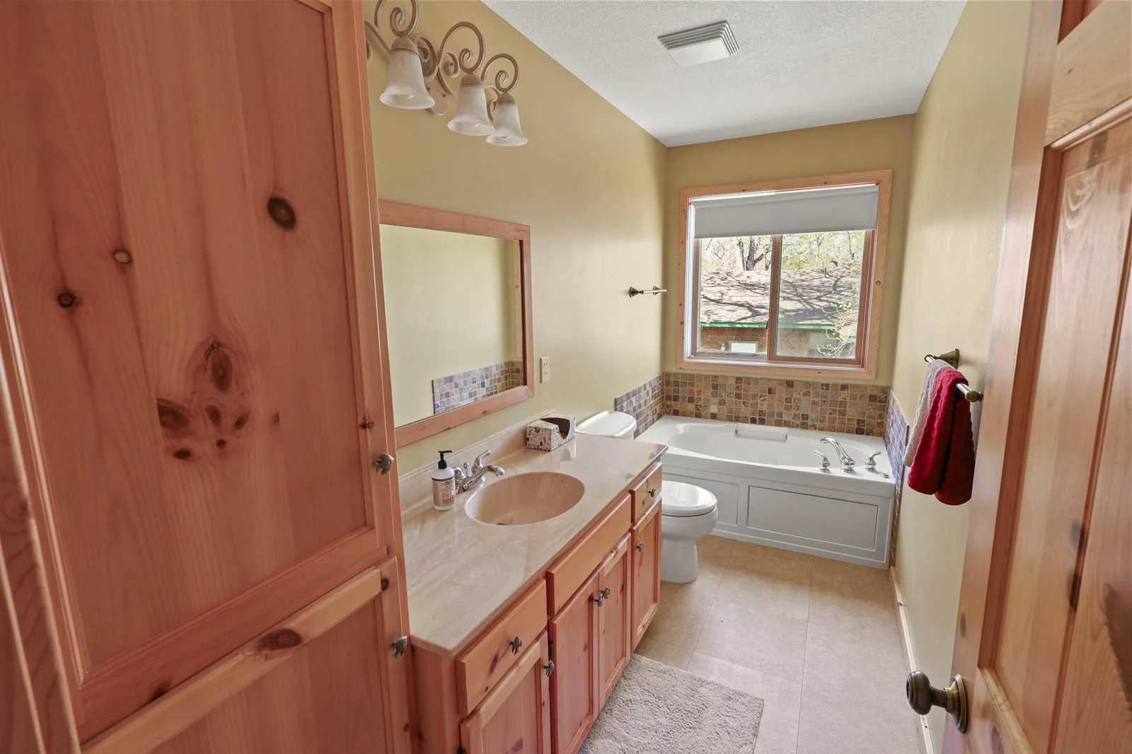 Full bath with jetted tub upstairs