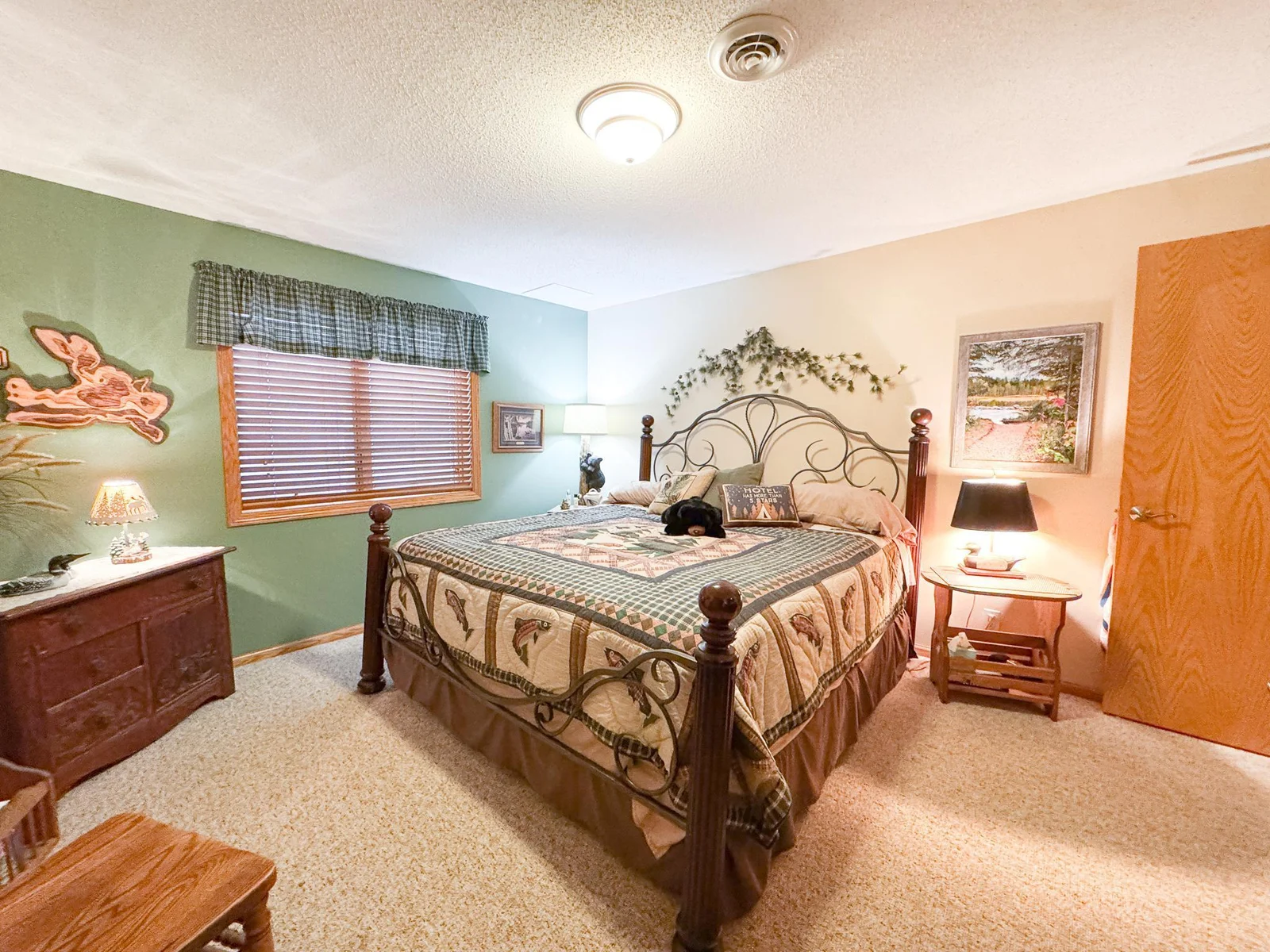 Bedroom 1.jpg