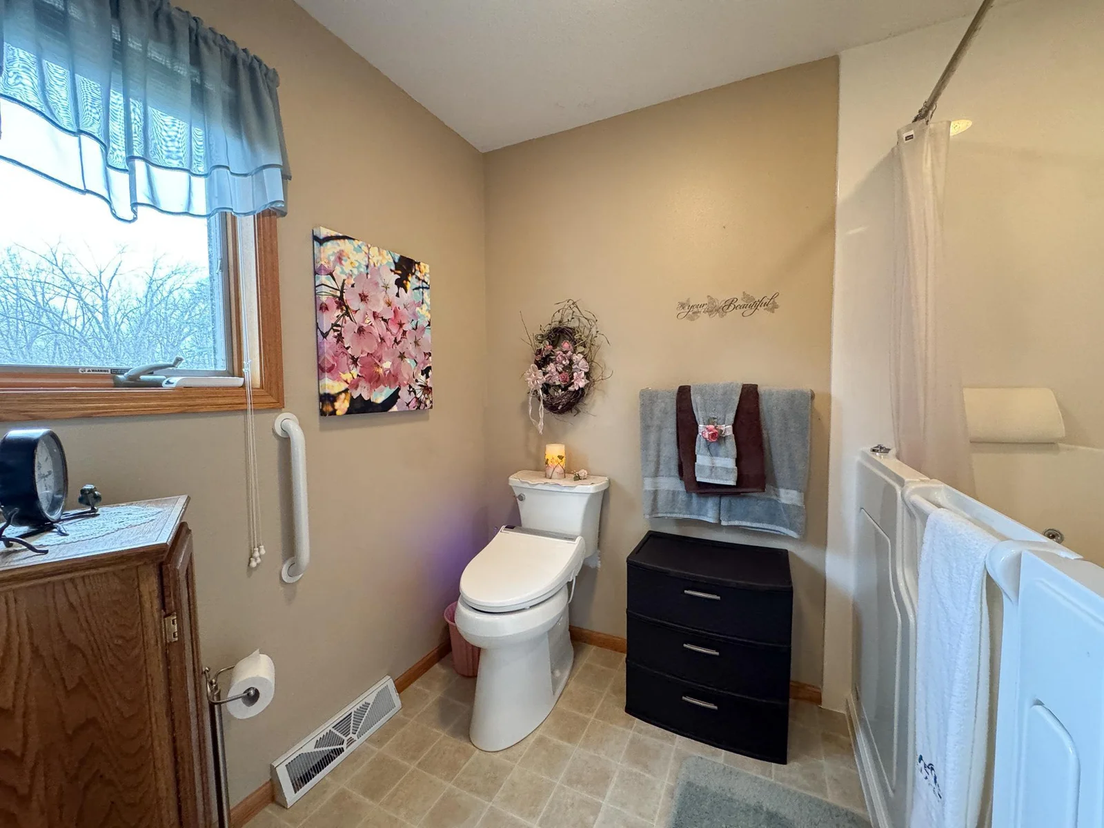 Primary Bathroom 1.jpg