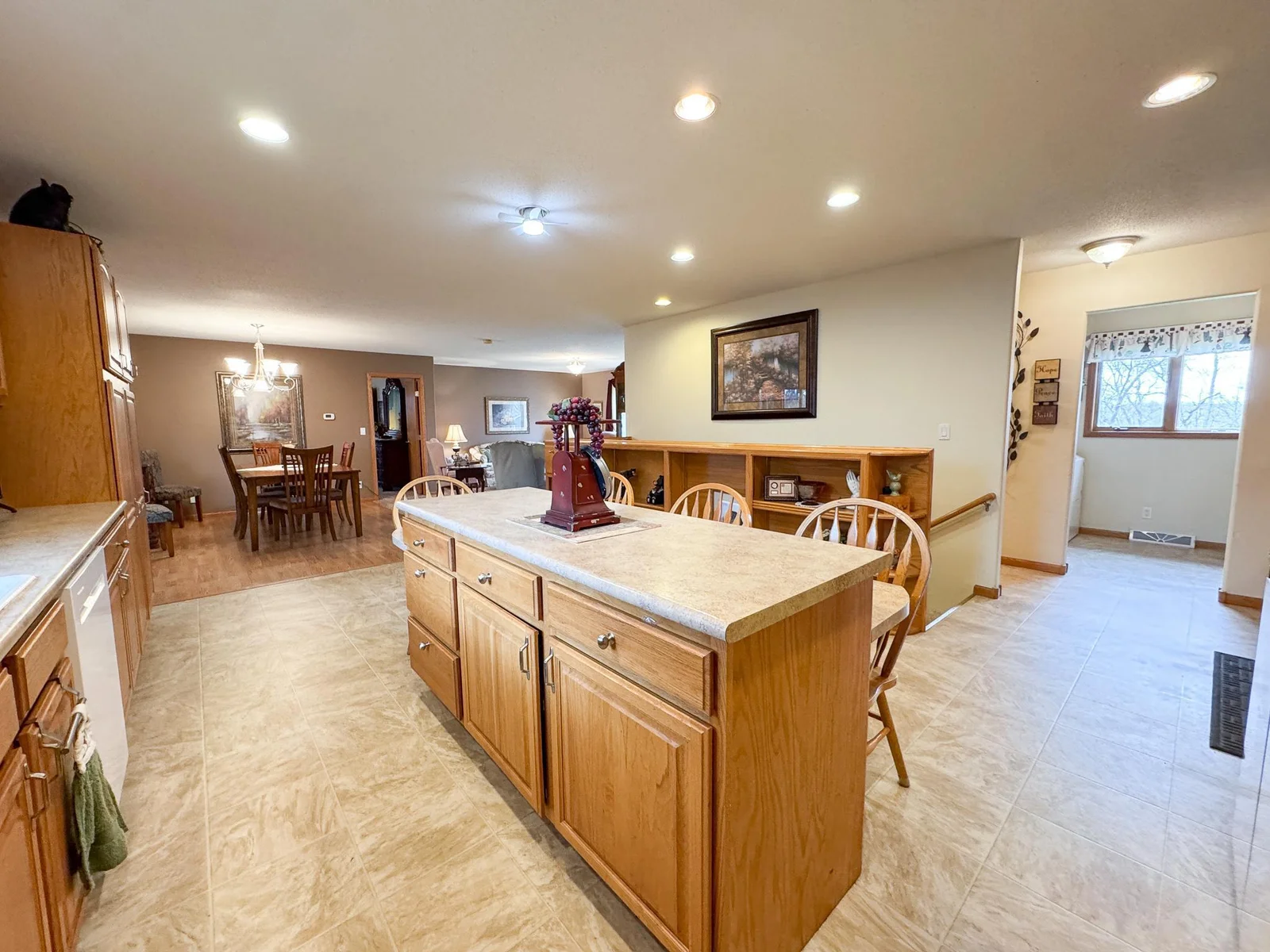 Kitchen 1.jpg
