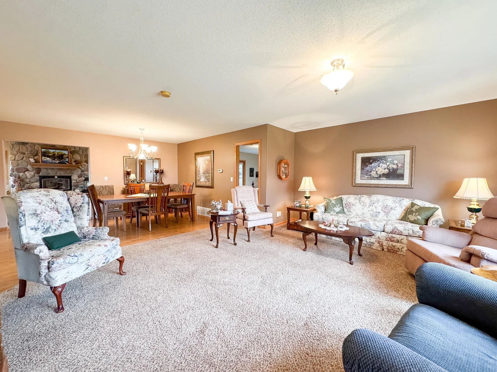 Living Room 1.jpg