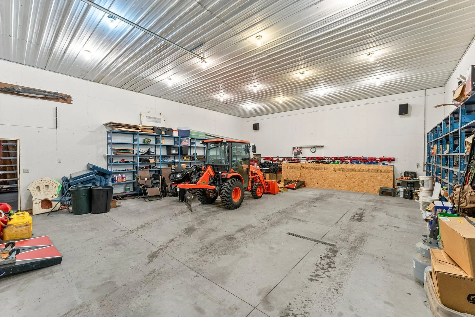 Detached garage!