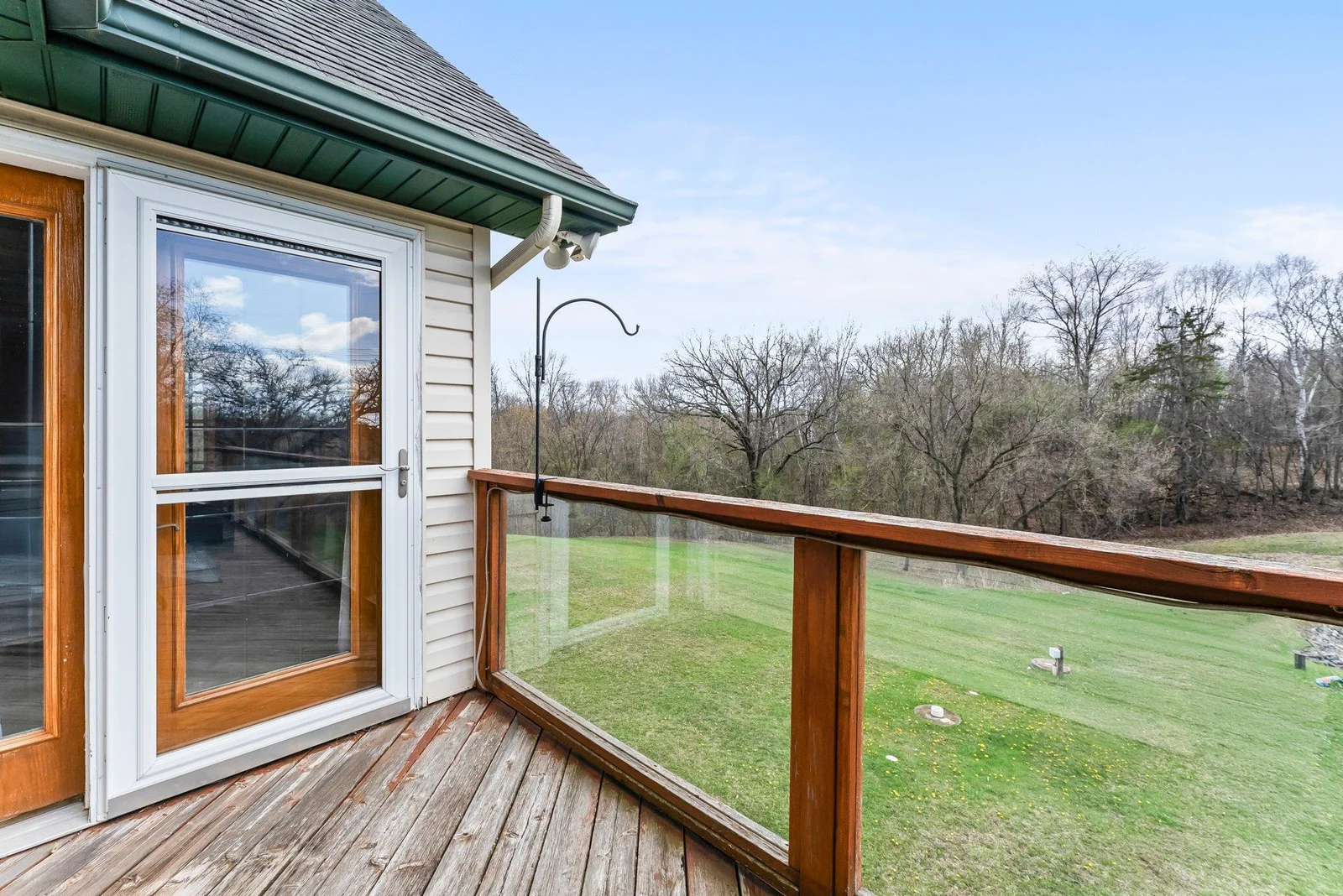 Step outside to enjoy the fiberglass deck railings—designed for low maintenance and uninterrupted views.